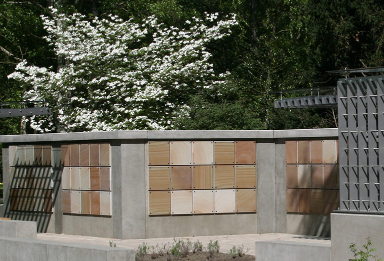 Friedhof Öjendorf / Urnenwand