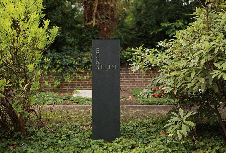 An der historischen Klinkermauer